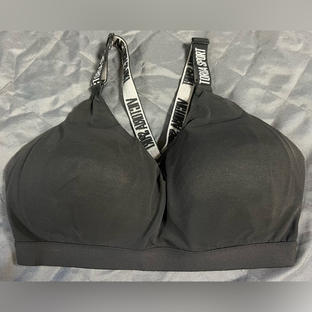 Victoria Secret Women's Black Sports Bra